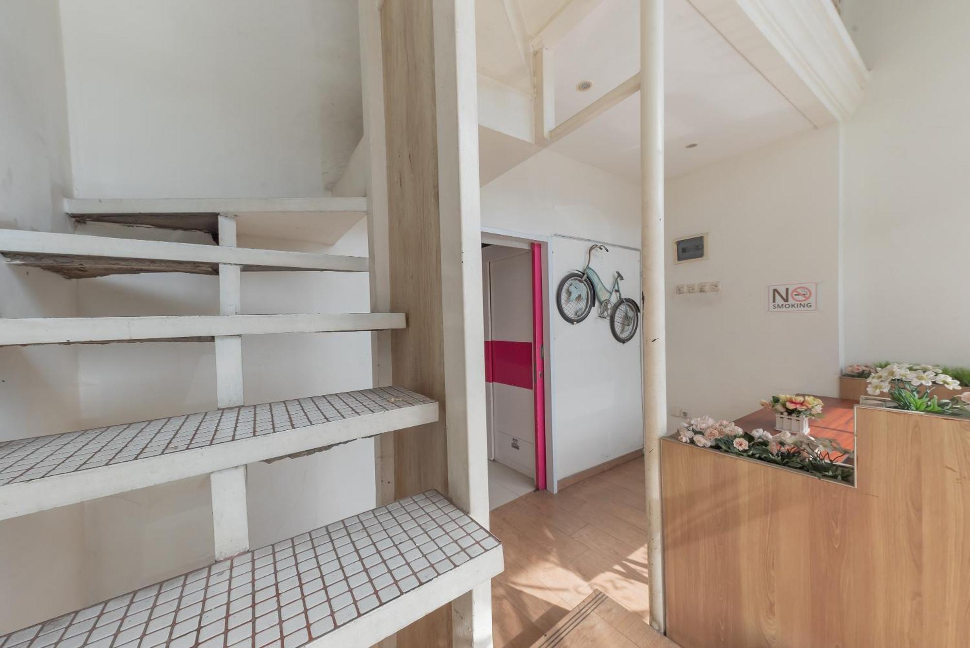 Reddoorz Hostel At Kiara Cozy Kircon Bandung Eksteriør billede